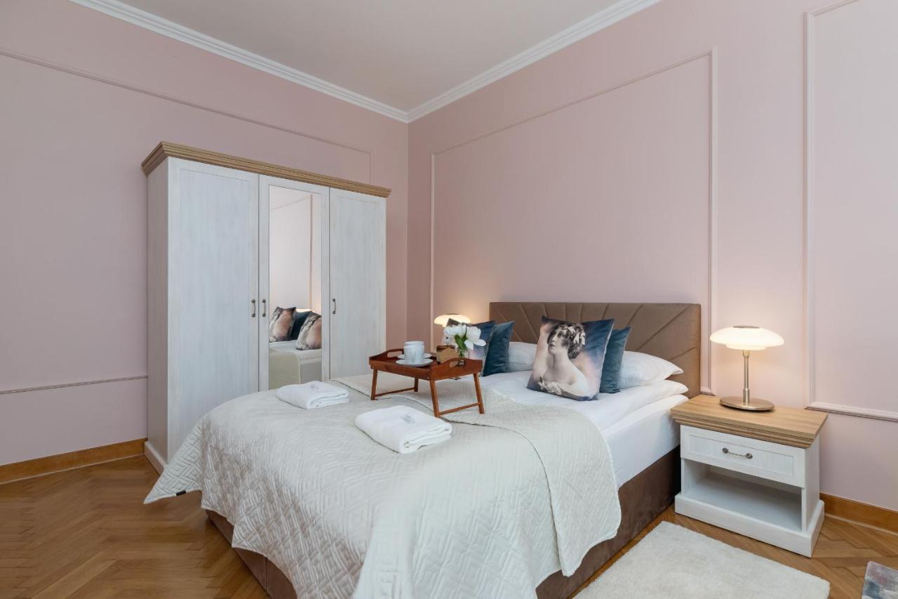 Luxurious & Unique Apartment Mickiewicza Cracow By Renters Prestige Krakov Exteriér fotografie