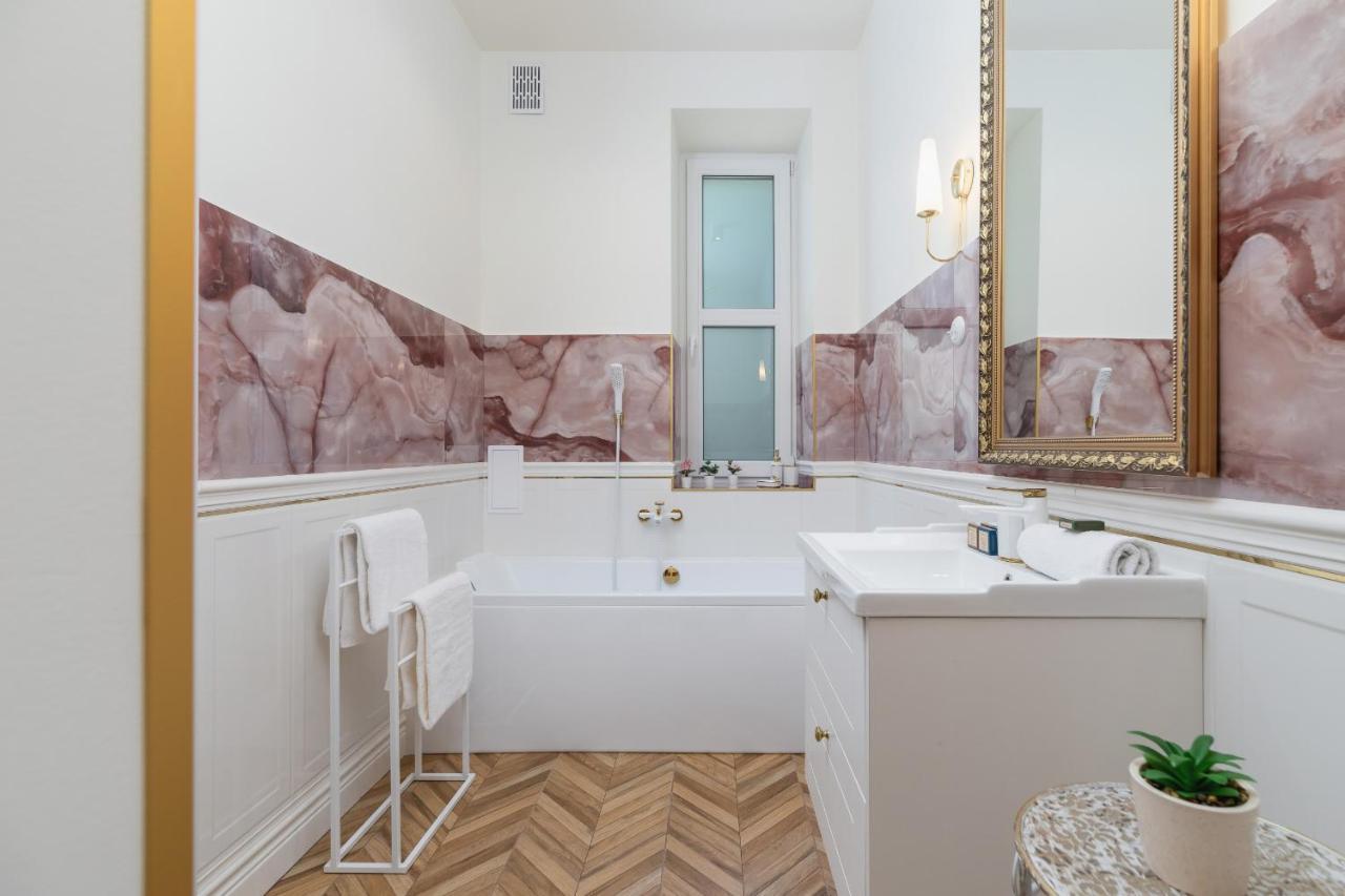 Luxurious & Unique Apartment Mickiewicza Cracow By Renters Prestige Krakov Exteriér fotografie